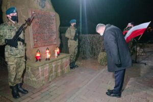 28.02.2021. Ostrowiec Świętokrzyski. Uroczystości upamiętniające żołnierzy wyklętych. Na zdjęciu: Andrzej Kryj - poseł PiS / Emilia Sitarska / Radio Kielce