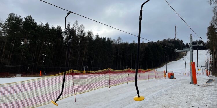 27.02.2021. Kielce. Stok narciarski na Telegrafie / Wiktor Taszłow / Radio Kielce