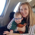 Szymek z mamą Pauliną Sternik podczas podróży do Genewy / Szymusiowe serce / Facebook