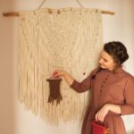 13.02.2021. Błotnica. Makramy Weroniki Banaś. Na zdjęciu: Weronika Banaś / Magdalena Galas-Klusek / Radio Kielce