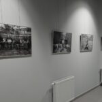 28.02.2021. Ostrowiec Świętokrzyski. Wystawa fotografii Rafała Nowaka „W Bieszczadach” / Emilia Sitarska / Radio Kielce