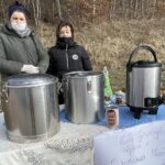 28.02.2021 Bogoria. Akcja charytatywna na rzecz 5-letniego Marcela Wójcika z Rytwian. Na zdjęciu (od lewej): Weronika Borycka i Sylwia Król - KGW w Sichowie Małym / Grażyna Szlęzak-Wójcik / Radio Kielce