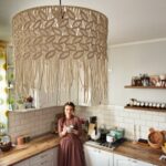 13.02.2021. Błotnica. Makramy Weroniki Banaś. Na zdjęciu: Weronika Banaś / Magdalena Galas-Klusek / Radio Kielce