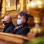 14.02.2021 Kielce. Bazylia katedralna. Msza święta w rocznicę powstania Armii Krajowej. Na zdjęciu (od lewej): Rafał Nowak - wicewojewoda świętokrzyski i senator Krzysztof Słoń / Wiktor Taszłow / Radio Kielce