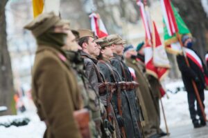 14.02.2021 Kielce. Uroczystości w rocznicę powstania Armii Krajowej. Na zdjęciu: Tadeusz Sikora - dyrektor Muzeum Wsi Kieleckiej, Szczepan Skorupski - sekretarz miasta Kielce / Wiktor Taszłow / Radio Kielce