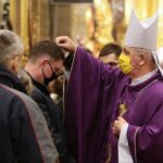 17.02.2021 Kielce. Bazylika katedralna. Msza święta w Środę Popielcową. Na zdjęciu: biskup Jan Piotrowski / Wiktor Taszłow / Radio Kielce