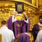 17.02.2021 Kielce. Bazylika katedralna. Msza święta w Środę Popielcową. Na zdjęciu: biskup Jan Piotrowski / Wiktor Taszłow / Radio Kielce