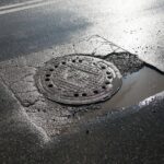 22.02.2021. Kielce. Zniszczone nawierzchnie ulic. Ulica Jana Nowaka-Jeziorańskiego / Wiktor Taszłow / Radio Kielce