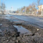 22.02.2021. Kielce. Zniszczone nawierzchnie ulic. Ulica Orkana / Wiktor Taszłow / Radio Kielce