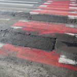 22.02.2021. Kielce. Zniszczone nawierzchnie ulic. Ulica Łódzka / Wiktor Taszłow / Radio Kielce