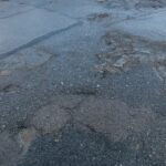 22.02.2021. Kielce. Zniszczone nawierzchnie ulic. Ulica Stara / Wiktor Taszłow / Radio Kielce