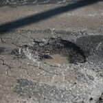 22.02.2021. Kielce. Zniszczone nawierzchnie ulic. Ulica Marszałkowska / Wiktor Taszłow / Radio Kielce