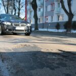 22.02.2021. Kielce. Zniszczone nawierzchnie ulic. Ulica Marszałkowska / Wiktor Taszłow / Radio Kielce