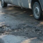 22.02.2021. Kielce. Zniszczone nawierzchnie ulic. Ulica Peryferyjna / Wiktor Taszłow / Radio Kielce