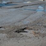 22.02.2021. Kielce. Zniszczone nawierzchnie ulic. Ulica Peryferyjna / Wiktor Taszłow / Radio Kielce