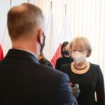 24.02.2021. Kielce. Wręczenie odznaczeń państwowych w Urzędzie Wojewódzkim. Na zdjęciu (od lewej): Piotr Ćwik - zastępca Szefa Kancelarii Prezydenta RP, Mieczysław Bąk / Wiktor Taszłow / Radio Kielce