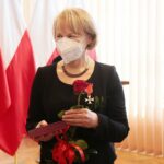 24.02.2021. Kielce. Wręczenie odznaczeń państwowych w Urzędzie Wojewódzkim. Na zdjęciu (od lewej): Piotr Ćwik - zastępca Szefa Kancelarii Prezydenta RP, prof. dr hab. n. med. Marianna Janion - kardiolog / Wiktor Taszłow / Radio Kielce