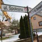 25.02.2021. Chęciny. Prace budowlane przy rewitalizacji chęcińskich uliczek / Wiktor Taszłow / Radio Kielce