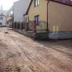 25.02.2021. Chęciny. Prace budowlane przy rewitalizacji chęcińskich uliczek / Wiktor Taszłow / Radio Kielce