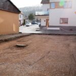 25.02.2021. Chęciny. Prace budowlane przy rewitalizacji chęcińskich uliczek / Wiktor Taszłow / Radio Kielce