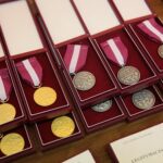 22.02.2021. Kielce. Wręczenie zaległych nagród i odznaczenia nauczycielom / Wiktor Taszłow / Radio Kielce