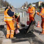 26.02.2021. Kielce. Łatanie dziur w kieleckich ulicach / Wiktor Taszłow / Radio Kielce