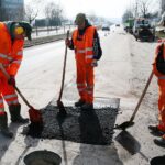 26.02.2021. Kielce. Łatanie dziur w kieleckich ulicach / Wiktor Taszłow / Radio Kielce