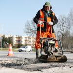 26.02.2021. Kielce. Łatanie dziur w kieleckich ulicach / Wiktor Taszłow / Radio Kielce