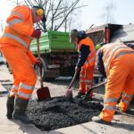 26.02.2021. Kielce. Łatanie dziur w kieleckich ulicach / Wiktor Taszłow / Radio Kielce