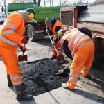 26.02.2021. Kielce. Łatanie dziur w kieleckich ulicach / Wiktor Taszłow / Radio Kielce