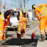 26.02.2021. Kielce. Łatanie dziur w kieleckich ulicach / Wiktor Taszłow / Radio Kielce