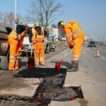 26.02.2021. Kielce. Łatanie dziur w kieleckich ulicach / Wiktor Taszłow / Radio Kielce