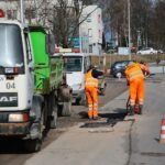 26.02.2021. Kielce. Łatanie dziur w kieleckich ulicach / Wiktor Taszłow / Radio Kielce