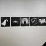 26.02.2021. Kielce. Projekt Jolanty Rycerskiej "Bajki Niczyje" w Galerii u Strasza / Wiktor Taszłow / Radio Kielce