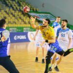 06.02.2021. Kielce. Zaległy mecz 12. kolejki PGNiG Superligi: Łomża Vive - Stal Mielec. Na zdjęciu: Nicolas Tournat / Wiktor Taszłow / Radio Kielce