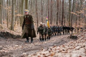 27.02.2021. Zgórsko. Złożenie wieńców i zniczy w miejscu ekshumacji Żołnierzy Wyklętych / Wiktor Taszłow / Radio Kielce