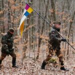 27.02.2021. Zgórsko. Złożenie wieńców i zniczy w miejscu ekshumacji Żołnierzy Wyklętych / Wiktor Taszłow / Radio Kielce