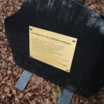 27.02.2021. Zgórsko. Złożenie wieńców i zniczy w miejscu ekshumacji Żołnierzy Wyklętych / Wiktor Taszłow / Radio Kielce