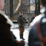 27.02.2021. Kielce. Złożenie kwiatów przed pomnikiem Armii Krajowej na Skwerze Stefana Żeromskiego / Wiktor Taszłow / Radio Kielce