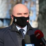27.02.2021. Kielce. Złożenie kwiatów przed pomnikiem Armii Krajowej na Skwerze Stefana Żeromskiego. Na zdjęciu: Rafał Nowak - wicewojewoda świętokrzyski / Wiktor Taszłow / Radio Kielce