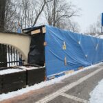 02.02.2021. Kielce. Dziura w murze Parku Miejskiego w Kielcach / Wiktor Taszłow / Radio Kielce