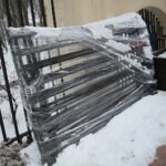 02.02.2021. Kielce. Dziura w murze Parku Miejskiego w Kielcach / Wiktor Taszłow / Radio Kielce