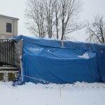 02.02.2021. Kielce. Dziura w murze Parku Miejskiego w Kielcach / Wiktor Taszłow / Radio Kielce