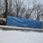 02.02.2021. Kielce. Dziura w murze Parku Miejskiego w Kielcach / Wiktor Taszłow / Radio Kielce