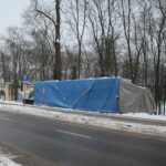 02.02.2021. Kielce. Dziura w murze Parku Miejskiego w Kielcach / Wiktor Taszłow / Radio Kielce