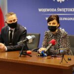 02.02.2021. Kielce. Nowi dyrektorzy w Świętokrzyskim Urzędzie Wojewódzkim w Kielcach. Na zdjęciu (od lewej): Zbigniew Koniusz - wojewoda świętokrzyski i Marzena Chodakowska - rzecznik wojewody świętokrzyskiego / Wiktor Taszłow / Radio Kielce