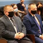 02.02.2021. Kielce. Nowi dyrektorzy w Świętokrzyskim Urzędzie Wojewódzkim w Kielcach. Na zdjęciu (od lewej): Leszek Śmigas - zastępca dyrektora Wydziału Infrastruktury i Rozwoju w Świętokrzyskim Urzędzie Wojewódzkim w Kielcach i Robert Sabat - dyrektor Wydziału Bezpieczeństwa i Zarządzania Kryzysowego w Świętokrzyskim Urzędzie Wojewódzkim w Kielcach / Wiktor Taszłow / Radio Kielce