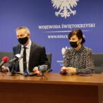 02.02.2021. Kielce. Nowi dyrektorzy w Świętokrzyskim Urzędzie Wojewódzkim w Kielcach. Na zdjęciu (od lewej): Zbigniew Koniusz - wojewoda świętokrzyski i Marzena Chodakowska - rzecznik wojewody świętokrzyskiego / Wiktor Taszłow / Radio Kielce