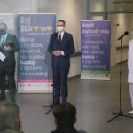 04.02.2021 Kielce. Konferencja w ŚCO. Na zdjęciu (od lewej): Adam Niedzielski - minister zdrowia, premier Mateusz Morawiecki i prof. Stanisław Góźdź - dyrektor Świętokrzyskiego Centrum Onkologii / Wiktor Taszłow / Radio Kielce