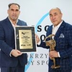 69. Plebiscyt Sportowy - Świętokrzyskie Gwiazdy Sportu 2020. Na zdjęciu (od lewej): Janusz Knap - Prezes Radia Kielce, Talant Dujszebajew, trener Vive Łomża Kielce - 1. miejsce w kategorii Trener Roku / Wiktor Taszłow / Radio Kielce